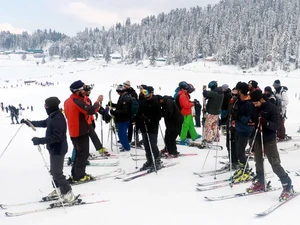 Salju Terlambat Datang di Resor Ski Tertinggi di Asia
