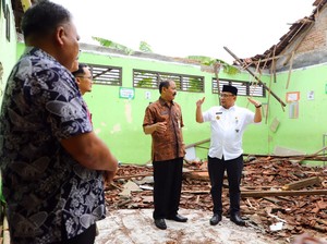 Atap Ruang Kelas SDN di Kudus Ambruk, Siswa Pindah ke Musala-Perpus