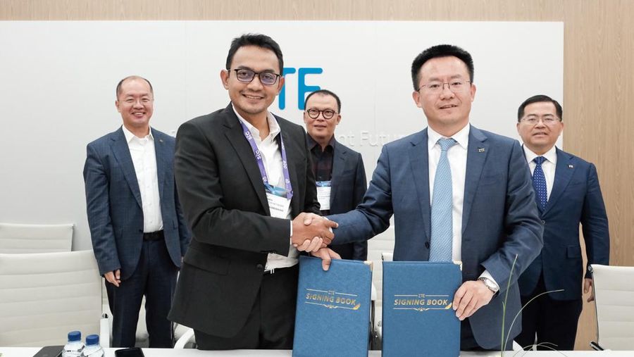 Telkomsel dan ZTE di MWC 2024 3: Dalam kesepakatan kolaborasi yang bertujuan menghadirkan pengalaman internet berkecepatan tinggi lebih dari 1 Gbps (pengalaman gigabit) bagi para pelanggan di Indonesia, baik di rumah maupun di luar rumah, Telkomsel dan ZTE akan mengkaji penerapan beberapa solusi teknologi jaringan termutakhir, yakni Network Edge AI, 5G Advanced, dan Intelligent Home Network. (Dok Telkomsel)