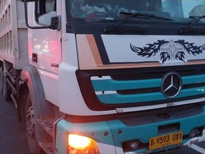 Ini Truk Biang Kerok Macet Parah di Tomang-Slipi-Semanggi Malam Ini