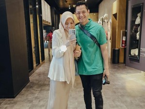 Ramadan Dude Harlino Siaga Dampingi Alyssa Soebandono yang Hamil 8 Bulan