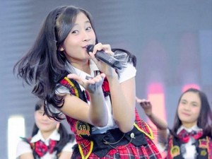 Member JKT48 Caca Sabet Gelar Sarjana, Antara Kuliah Hukum dan Panggung Hiburan