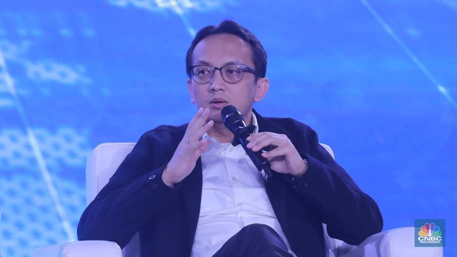 Deputi Bidang Koordinasi Investasi dan Pertambangan, Septian Hario Seto memberikan pemaparan dalam acara վ Economic Outlook 2024 di Jakarta, Kamis (29/2/2024). (վ/Muhammad Sabki)