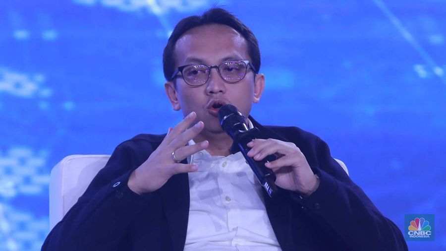 Deputi Bidang Koordinasi Investasi dan Pertambangan, Septian Hario Seto memberikan pemaparan dalam acara CNBC Indonesia Economic Outlook 2024 di Jakarta, Kamis (29/2/2024). (CNBC Indonesia/Muhammad Sabki)
