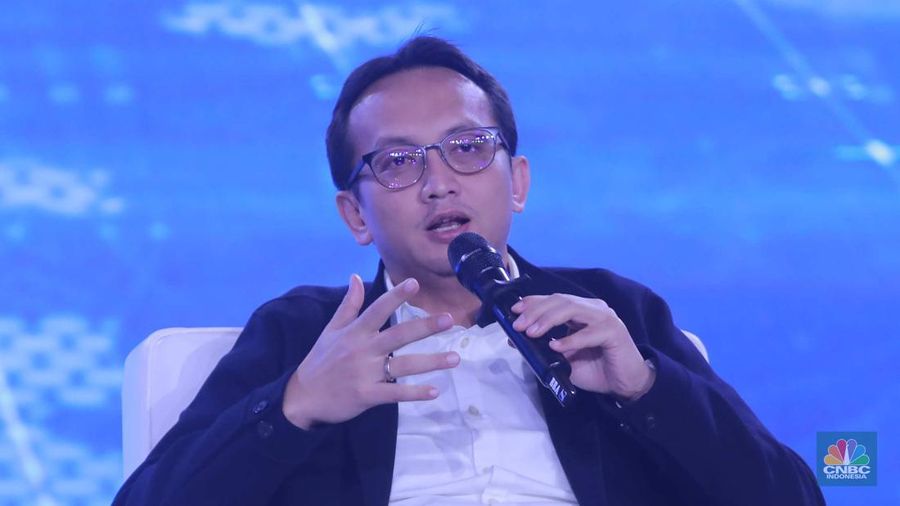 Deputi Bidang Koordinasi Investasi dan Pertambangan, Septian Hario Seto memberikan pemaparan dalam acara CNBC Indonesia Economic Outlook 2024 di Jakarta, Kamis (29/2/2024). (CNBC Indonesia/Muhammad Sabki)