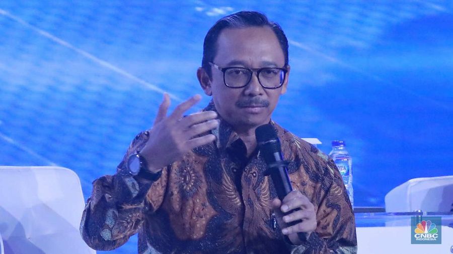 Deputi Gubernur Bank Indonesia, Juda Agung memberikan pemaparan dalam acara ²©²ÊÍøÕ¾ Economic Outlook 2024 di Jakarta, Kamis (29/2/2024). (²©²ÊÍøÕ¾/Muhammad Sabki)