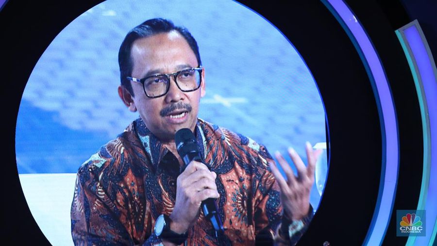 Deputi Gubernur Bank Indonesia, Juda Agung memberikan pemaparan dalam acara ²©²ÊÍøÕ¾ Economic Outlook 2024 di Jakarta, Kamis (29/2/2024). (²©²ÊÍøÕ¾/Tri Susilo)