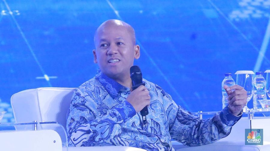 Founder & Chairman CT Corp, Chairul Tanjung memberikan pemaparan dalam acara CNBC Indonesia Economic Outlook 2024 di Jakarta, Kamis (29/2/2024). (CNBC Indonesia/Tri Susilo)