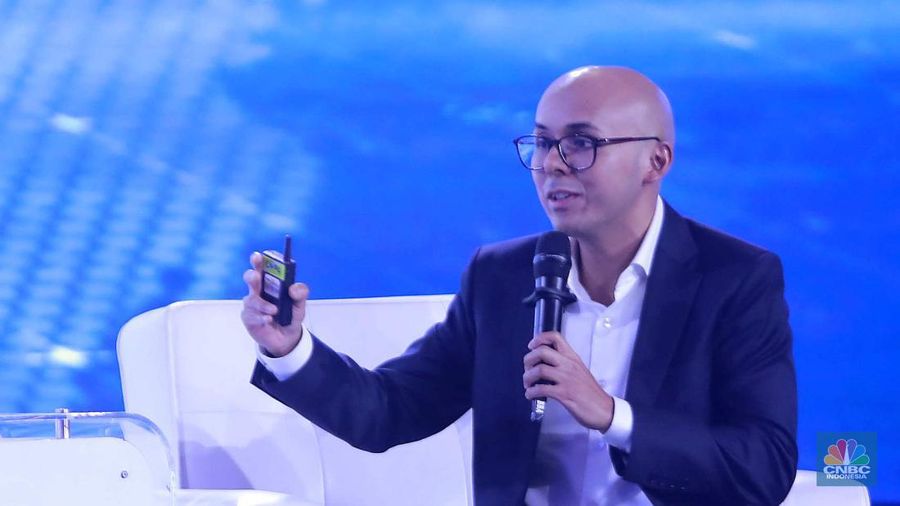 Direktur Pengembanagn Bisnis & Penegendalian ID Food, Dirgayuza Setiawan memberikan pemaparan dalam acara CNBC Indonesia Economic Outlook 2024 di Jakarta, Kamis (29/2/2024). (CNBC Indonesia/Muhammad Sabki)