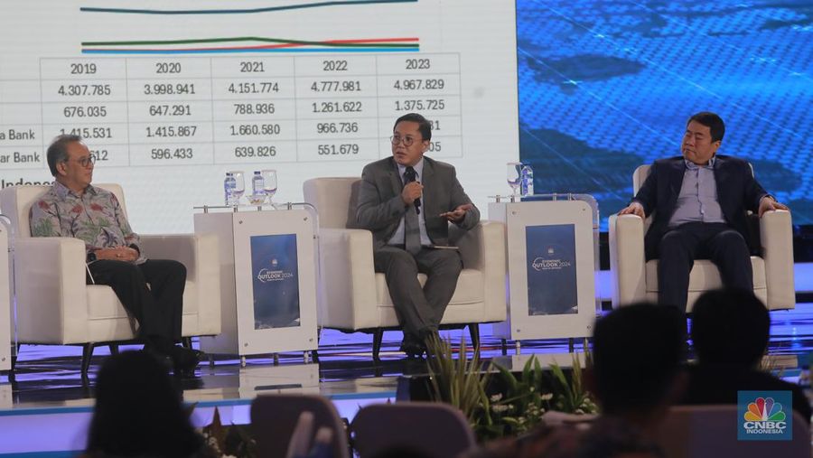 Direktur Utama Jalin, Ario Tejo Bayu Aji, memberikan pemaparan dalam acara CNBC Indonesia Economic Outlook 2024 di Jakarta, Kamis (29/2/2024). (CNBC Indonesia/Muhammad Sabki)