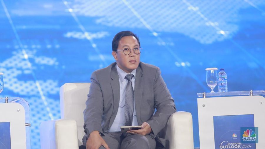 Direktur Utama Jalin, Ario Tejo Bayu Aji, memberikan pemaparan dalam acara CNBC Indonesia Economic Outlook 2024 di Jakarta, Kamis (29/2/2024). (CNBC Indonesia/Muhammad Sabki)