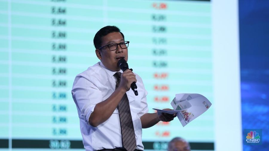 Kepala Badan pangan Nasional, Arief Prasetyo Adi memberikan pemaparan dalam acara CNBC Indonesia Economic Outlook 2024 di Jakarta, Kamis (29/2/2024). (CNBC Indonesia/Tri Susilo)