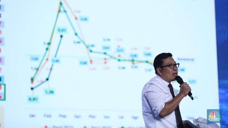 Kepala Badan pangan Nasional, Arief Prasetyo Adi memberikan pemaparan dalam acara CNBC Indonesia Economic Outlook 2024 di Jakarta, Kamis (29/2/2024). (CNBC Indonesia/Tri Susilo)