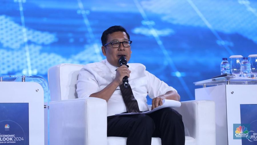 Kepala Badan pangan Nasional, Arief Prasetyo Adi memberikan pemaparan dalam acara CNBC Indonesia Economic Outlook 2024 di Jakarta, Kamis (29/2/2024). (CNBC Indonesia/Tri Susilo)