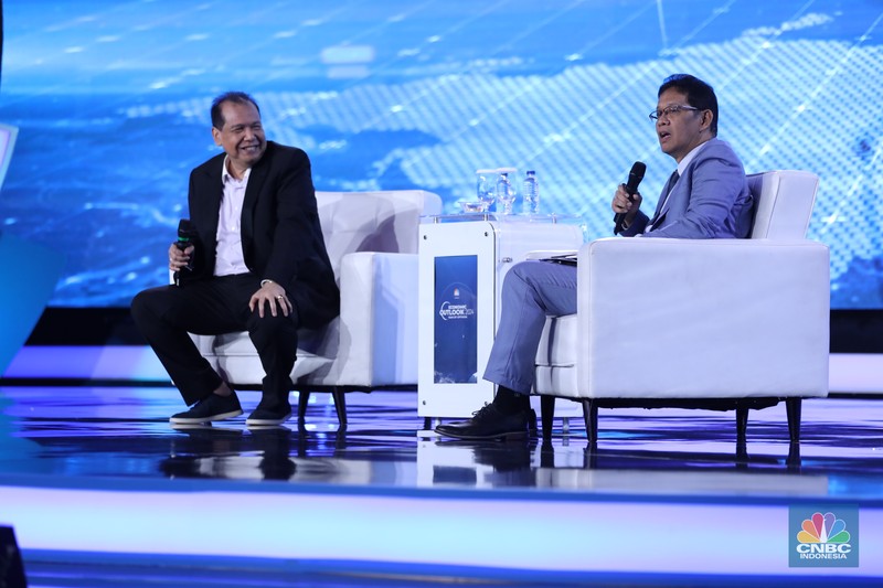 Founder & Chairman CT Corp, Chairul Tanjung memberikan pemaparan dalam acara CNBC Indonesia Economic Outlook 2024 di Jakarta, Kamis (29/2/2024). (CNBC Indonesia/Tri Susilo)