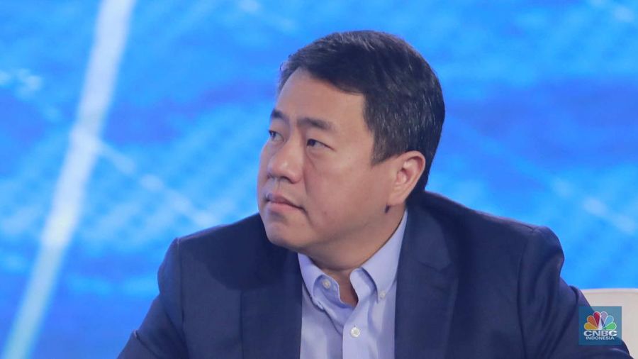 Managing Partner East Ventures, Roderick Purwana memberikan pemaparan dalam acara CNBC Indonesia Economic Outlook 2024 di Jakarta, Kamis (29/2/2024). (CNBC Indonesia/Muhammad Sabki)