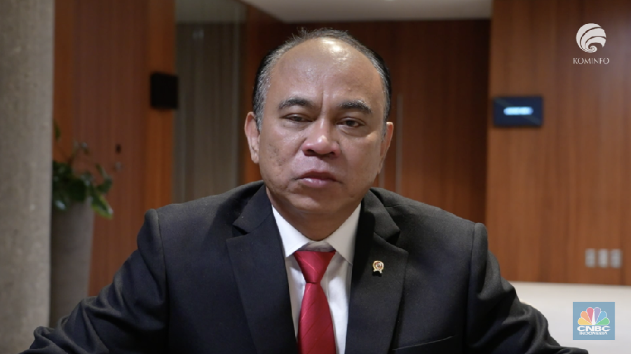 Menteri Komonukasi dan Informatika RI, Budi Arie Setiadi memberikan sambutan dalam acara CNBC Indonesia Economic Outlook 2024 di Jakarta, Kamis (29/2/2024). (CNBC Indonesia TV)