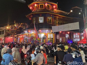 Barongsai-Bazar UMKM Ramaikan Perayaan Cap Go Meh di Odeon Kampoeng Naga