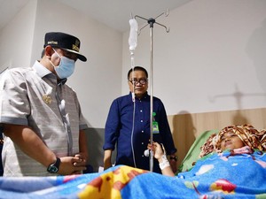Pj Gubernur Sulsel Beri Santunan Rp 15 Juta ke Korban Longsor Bastem Luwu