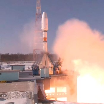Dibantu Rusia, Detik-detik Satelit Penelitian Iran Meluncur ke Angkasa