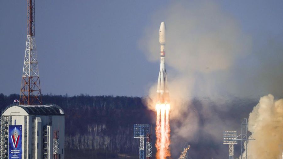 Satelit Iran Pars 1 diluncurkan ke luar angkasa oleh rudal peluncur Soyuz buatan Rusia pada Kamis (29/2/2024) waktu setempat.  (Roscosmos/Handout via REUTERS)