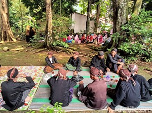 Jelang Ramadan, Warga Karanggude Kulon Banyumas Sadranan di Makam Kabunan