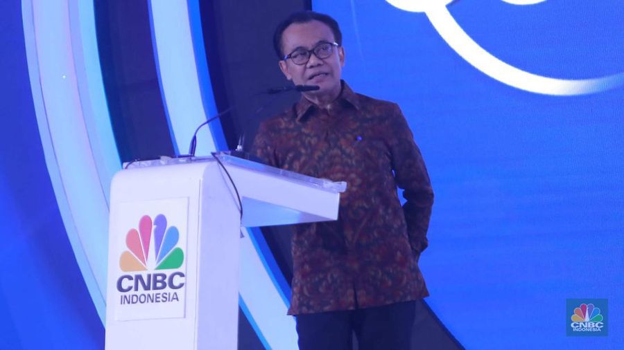 Sekretaris Kementerian Koordinator Bidang Perekonomian, Susiwijono Moegiarso memberikan sambutan dalam acara CNBC Indonesia Economic Outlook 2024 di Jakarta, Kamis (29/2/2024). (CNBC Indonesia/Muhammad Sabki)