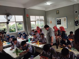 Simulasi Makan Siang Gratis, Siswa: Rasanya Enak tapi Nasinya Kurang Banyak
