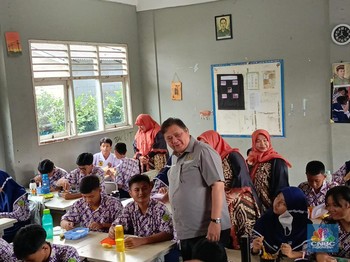 Kantor Airlangga Klarifikasi Makan Siang Gratis Pakai Dana BOS