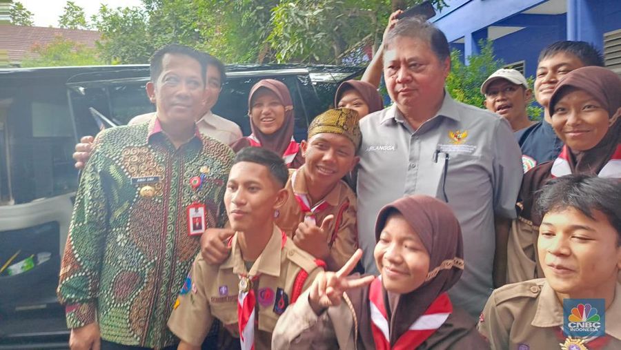 Simulasi makan siang gratis di SMP Negeri 2, Curug Tangerang, Kamis (29/2/2024). (CNBC Indonesia/Rosseni Aji Nugroho)
