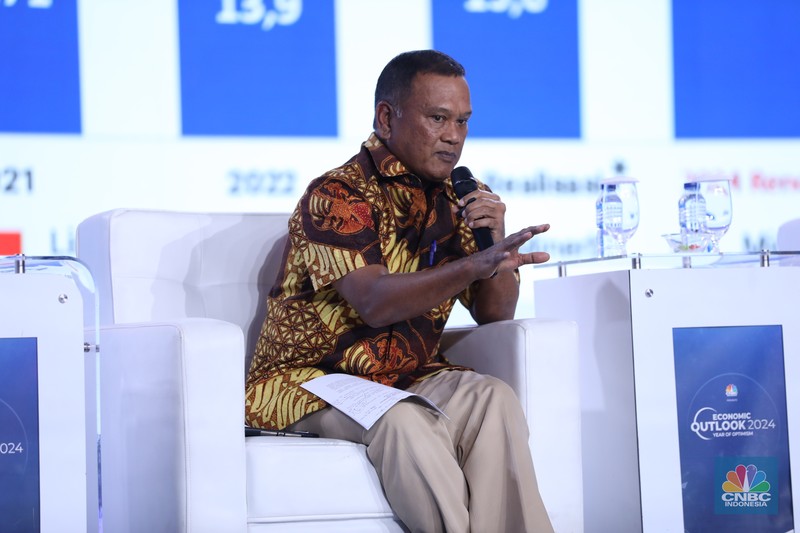 Founder & Chairman CT Corp, Chairul Tanjung memberikan pemaparan dalam acara CNBC Indonesia Economic Outlook 2024 di Jakarta, Kamis (29/2/2024). (CNBC Indonesia/Tri Susilo)