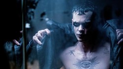 The Crow Film Brutal, Ada Adegan Opera Berdarah