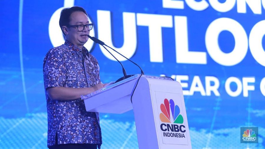 Wakil Menteri Perdagangan Indonesia, Jerry Sambuaga memberikan pemaparan dalam acara CNBC Indonesia Economic Outlook 2024 di Jakarta, Kamis (29/2/2024). (CNBC Indonesia/Muhammad Sabki)