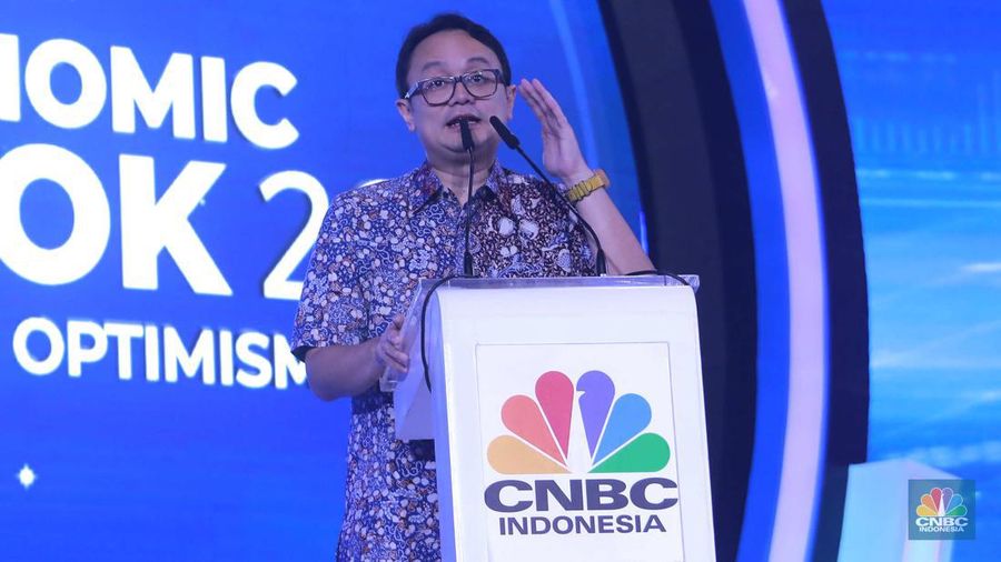 Wakil Menteri Perdagangan Indonesia, Jerry Sambuaga memberikan pemaparan dalam acara CNBC Indonesia Economic Outlook 2024 di Jakarta, Kamis (29/2/2024). (CNBC Indonesia/Muhammad Sabki)