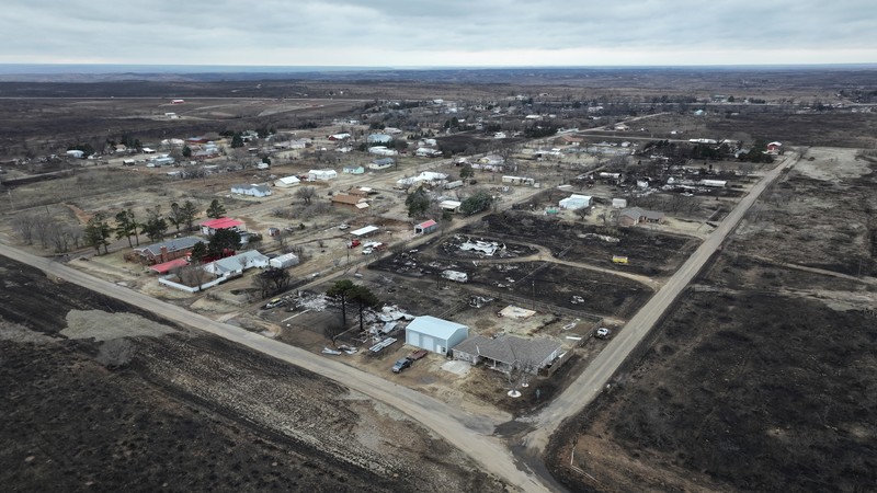 Dinas Kehutanan Texas A&M melaporkan bahwa enam kebakaran besar, yang dipicu oleh suhu panas saat musim dingin dan angun kencang, masih berkobar secara aktif, Texas, Amerika Serikat. (REUTERS/Nathan Frandino) Dinas Kehutanan Texas A&M melaporkan bahwa enam kebakaran besar, yang dipicu oleh suhu panas saat musim dingin dan angun kencang, masih berkobar secara aktif, Texas, Amerika Serikat. (REUTERS/Nathan Frandino)
