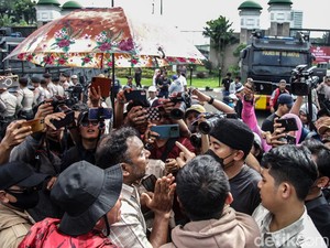 Massa Dukung Hak Angket Minta Petugas Usir Massa Tolak Hak Angket