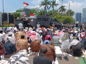 Massa Demo Dukung Hak Angket Geruduk DPR