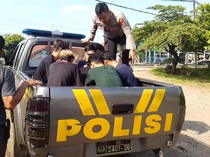 Enam Sekawan Kepergok Polisi Curi Tiang Jaringan Internet di Subang