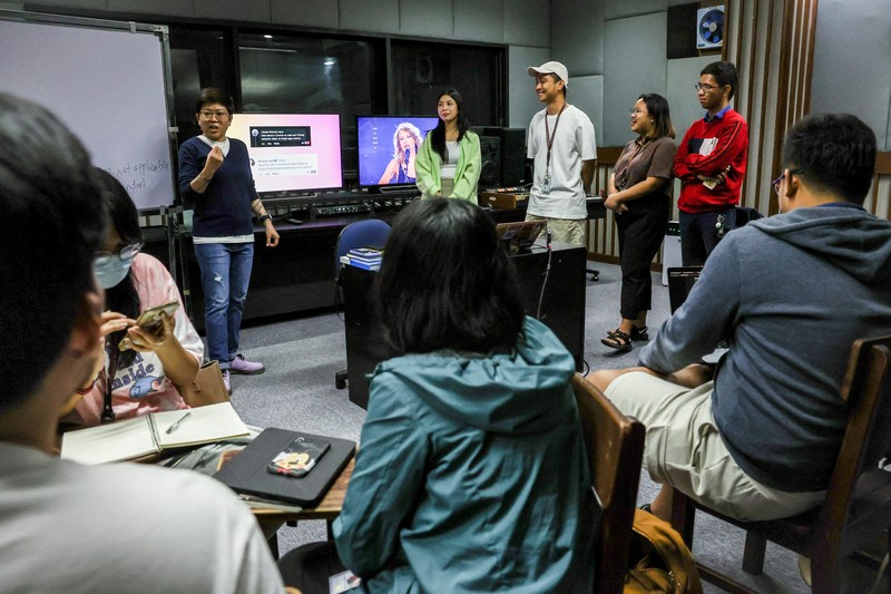 University of the Philippines yang merupakan kampus terkemuka di negara tersebut meluncurkan studi khusus yang mempelajari tentang penyanyi Taylor Swift. (REUTERS/Eloisa Lopez) University of the Philippines yang merupakan kampus terkemuka di negara tersebut meluncurkan studi khusus yang mempelajari tentang penyanyi Taylor Swift. (REUTERS/Eloisa Lopez)