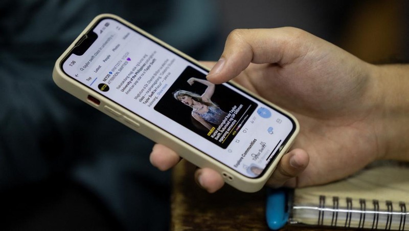 University of the Philippines yang merupakan kampus terkemuka di negara tersebut meluncurkan studi khusus yang mempelajari tentang penyanyi Taylor Swift. (REUTERS/Eloisa Lopez)