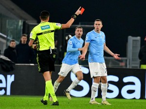 Dihukum Tiga Kartu Merah, Presiden Lazio Ngamuk!