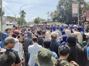 5 Hal Tentang Massa Demo Serang Aparat di Kantor KPU Sinjai