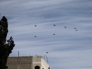5 Warga Gaza Tewas Tertimpa Paket Bantuan yang Dijatuhkan dari Udara