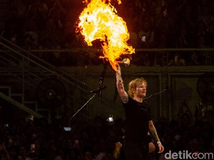 2,5 Jam Bersama Ed Sheeran di JIS, Penonton: Seru Banget Sampai Nangis