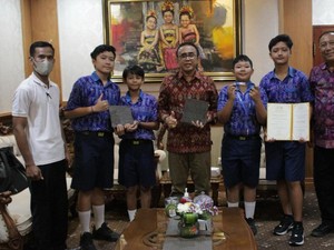 Berkat Keramik Berbahan Limbah, Siswa Denpasar Sabet Medali Emas di Bangkok