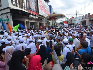 Massa Kirab Haul Sunan Ampel Padati Kawasan Wisata Religi