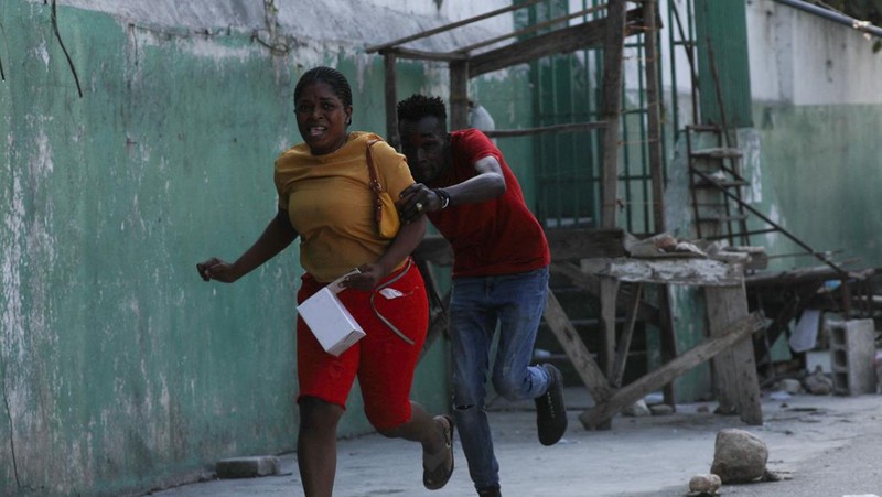 Suasana bentrokan pecah di Haiti, geng kriminal tuntut Perdana Menteri Ariel Henry mundur. (REUTERS/Ralph Tedy Erol)