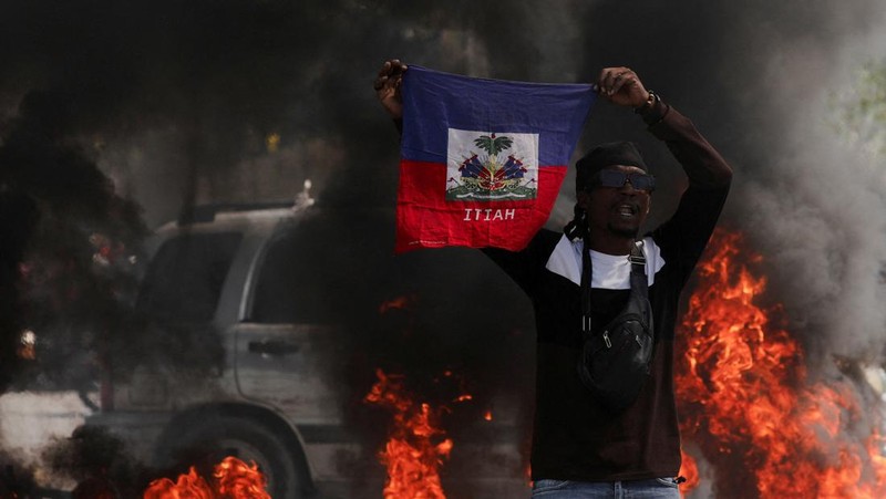 Suasana bentrokan pecah di Haiti, geng kriminal tuntut Perdana Menteri Ariel Henry mundur. (REUTERS/Ralph Tedy Erol)