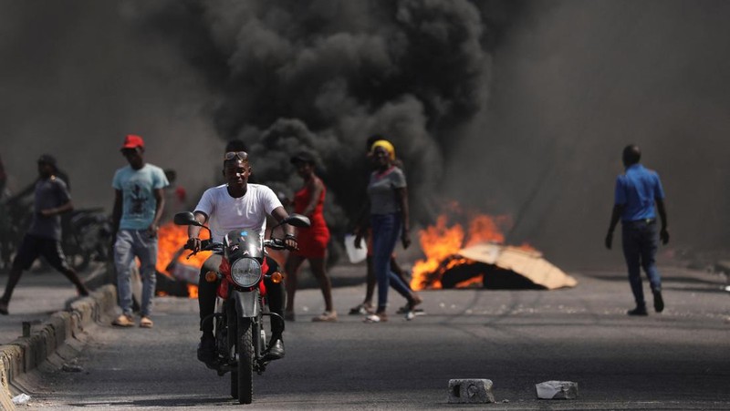 Suasana bentrokan pecah di Haiti, geng kriminal tuntut Perdana Menteri Ariel Henry mundur. (REUTERS/Ralph Tedy Erol)