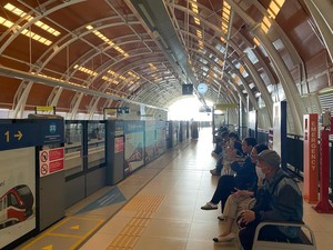 Penumpang Senang Headway LRT Dipercepat: Sampai Kantor Sebelum Jam Kerja